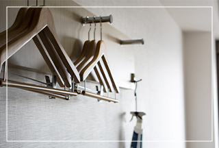 客室清掃（ドアノブ/テレビリモコン/冷蔵庫取っ手/スイッチ類/テーブル/電話機）