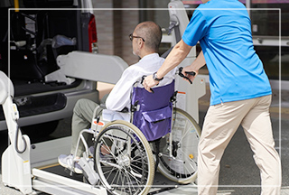 送迎車内（手すり・シート）の簡易消毒